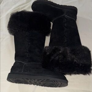 UGG woman’s Black Fur-Trimmed Winter Boots size 5